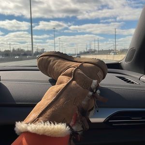 UGG Bailey Bow Tall Chestnut Brown Boots Shoe with issues! Leather Fur Ribbon 7